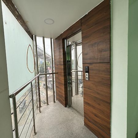 Amsher Suit Lulu Mall Road Hotel Kochi ภายนอก รูปภาพ