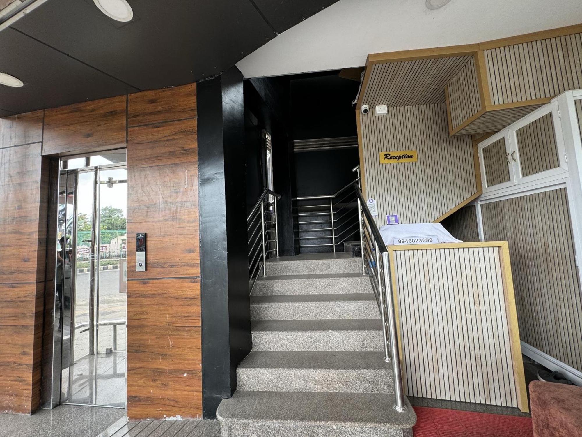 Amsher Suit Lulu Mall Road Hotel Kochi ภายนอก รูปภาพ